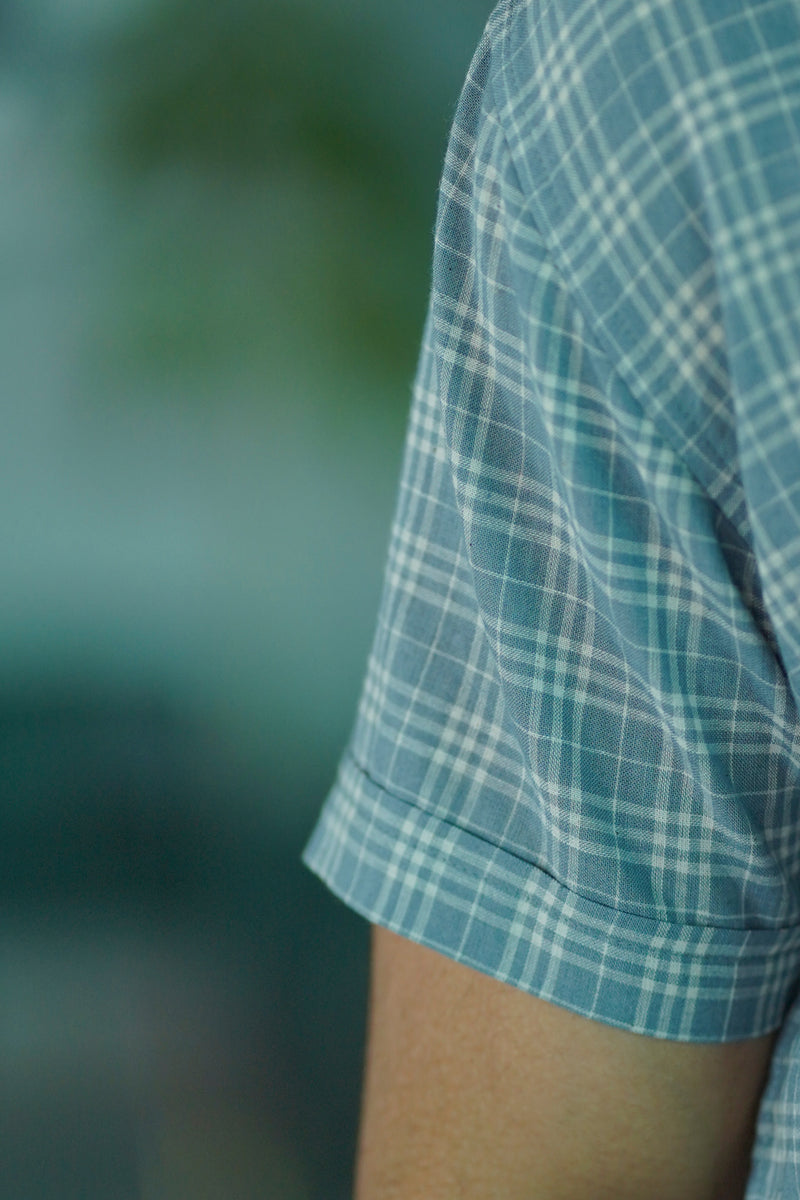 Grid : Handwoven Cotton Light Blue checks Half-sleeve Shirt